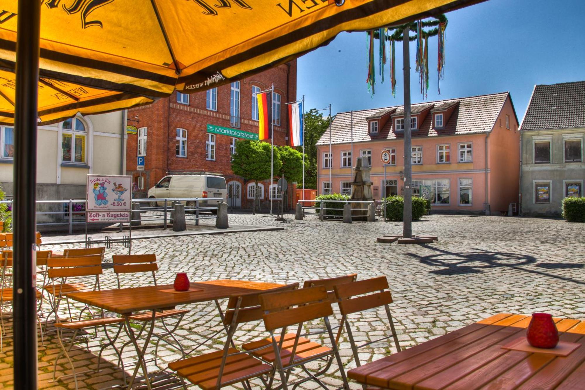 Hotel Am Markt Altentreptow Exteriér fotografie